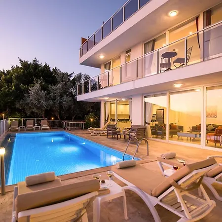 Vila Sleeps 10 With Pool And Air Con Kalkan