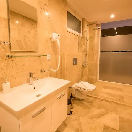 Vila Sleeps 10 With Pool And Air Con *