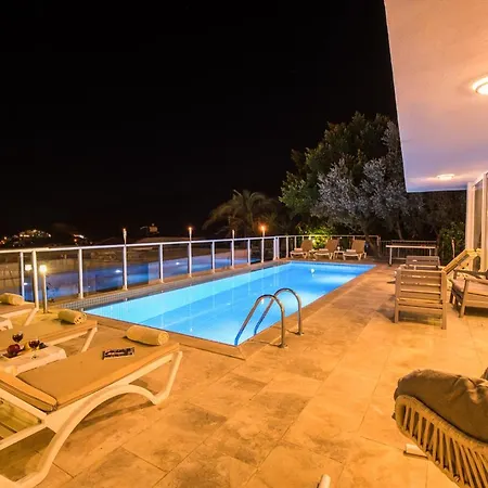 Sleeps 10 With Pool And Air Con Vila Kalkan