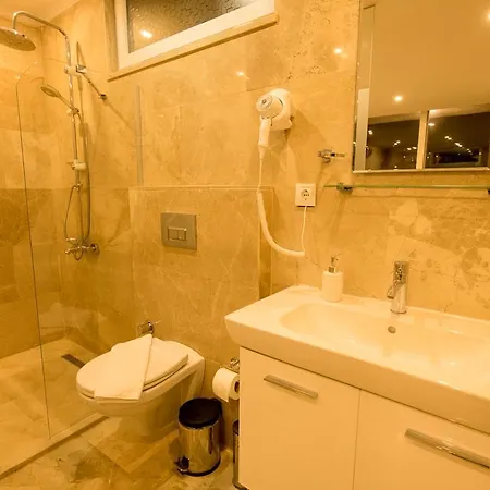 Villa Sleeps 10 With Pool And Air Con Kalkan